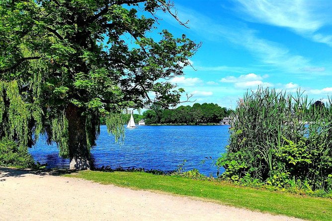 bike-tour-through-beautiful-hamburg-outer-alster-bike-tour-min-4