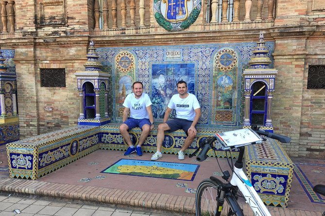 bike-tour-through-the-monumental-area-of-seville