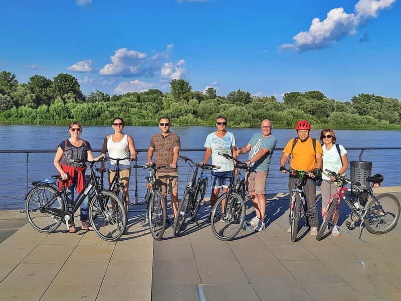 Biking Through Warsaw Highlights with Picturesque Views - An In-Depth Look at the Warsaw Cycling Tour