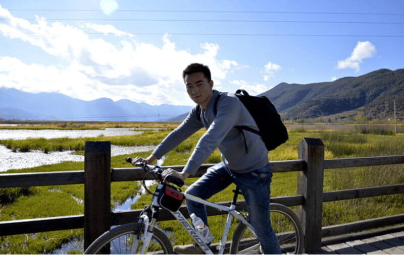 biking-tourguide-visit-lijiang-baisha-village-market-park