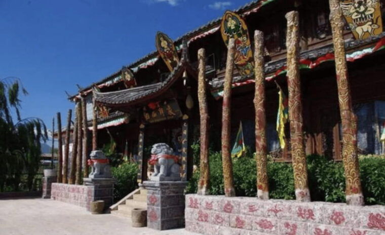 biking-tourguide-visit-lijiang-baisha-village-market-park