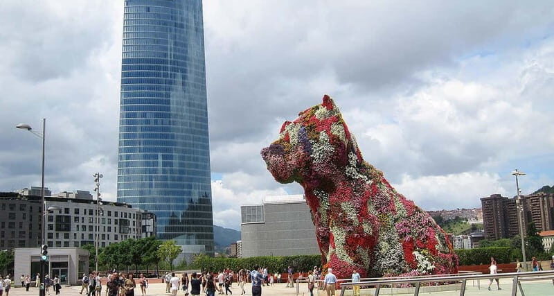 Bilbao: Guggenheim VIP Experience. Small Group. Expert Guide - What Makes This Tour Stand Out?
