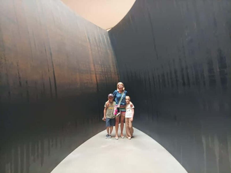 Bilbao: Guggenheim VIP Experience. Small Group. Expert Guide - The Practicality of the Tour