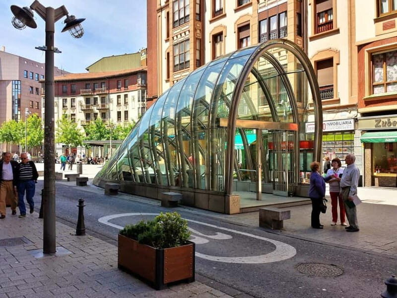 Bilbao: Private Guided City Tour - The Guggenheim Museum: A Modern Marvel