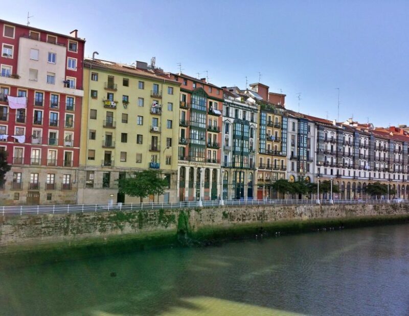 Bilbao: Private Walking Tour with a Local - Guides and Experience Quality