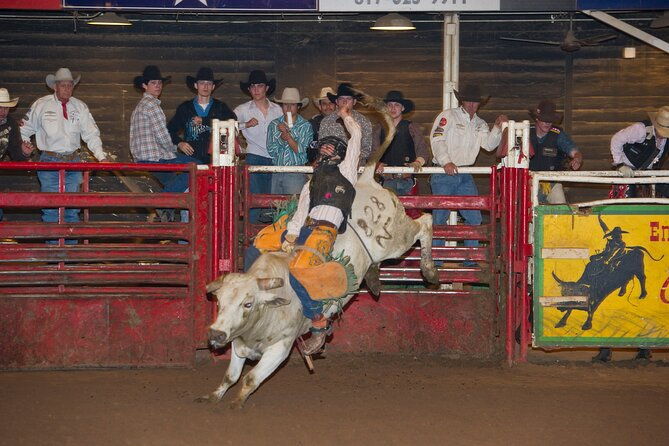 billy-bobs-texas-honky-tonk-dinner-and-photo-package