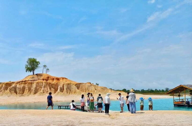 bintan-desert-and-blue-lake-tour