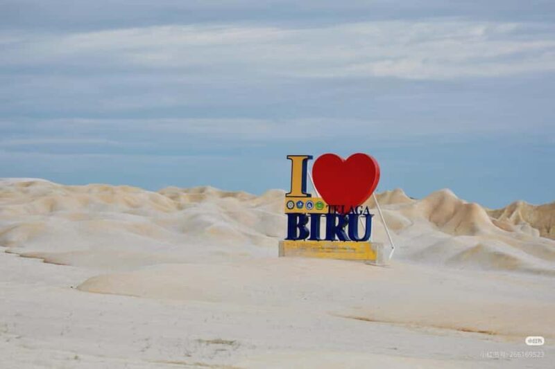 Bintan Desert & Blue Lake Tour With Lunch - The Desert: Towering Sand Dunes and Sahara-Inspired Photos