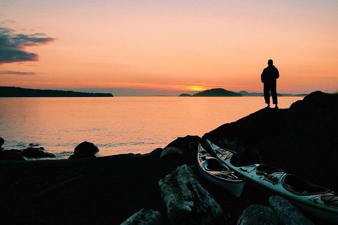 bioluminescence-and-sunset-kayak-tour-in-the-san-juan-islands