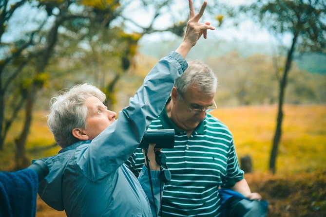 birdwatching-by-the-lake-arenal