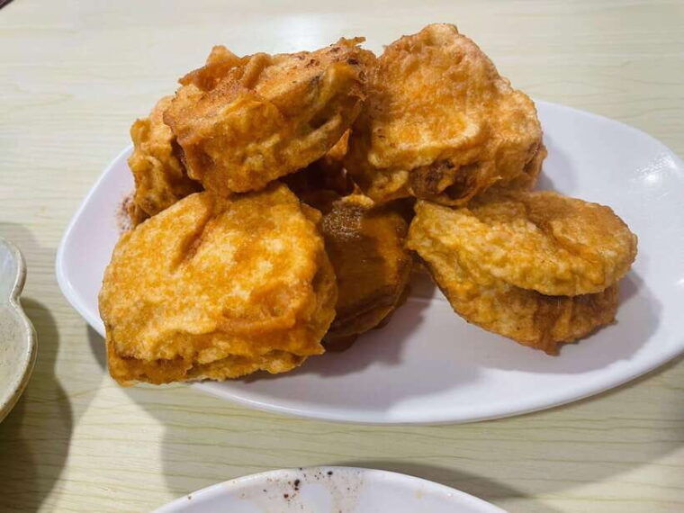 bite-and-stroll-brunch-tour-in-old-town-beijing
