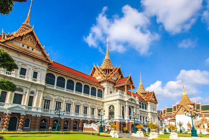 BKK Cultural Exploration Guided Trip & Thai Classic Cabaret Show - Key Points