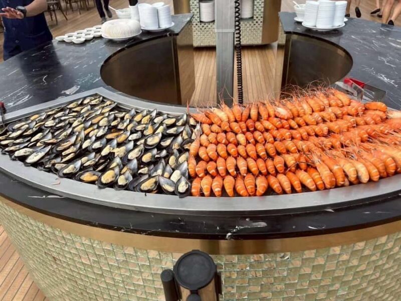 BKK:The Planet River Dinner Cruise &Upper desk Entertainment - Service, Comfort, and Practical Details