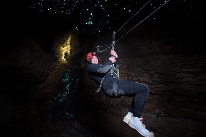 Black Water Rafting Experience Waitomo Caves Tour - An In-Depth Look at the Waitomo Black Water Rafting Tours