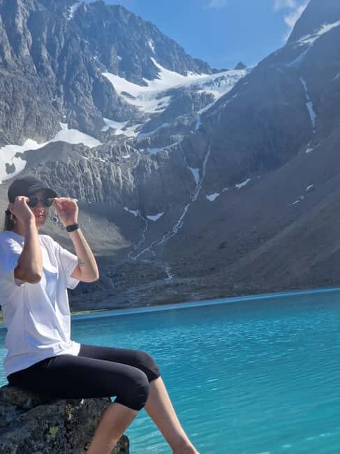 Blåisvatnet: Guided hike to Blue-ice-lake - Why the Lake’s Blue Color Matters