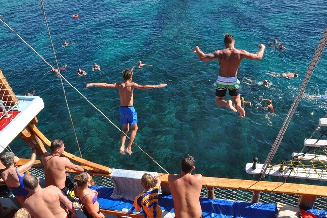 blau-laguna-boat-trip-from-side
