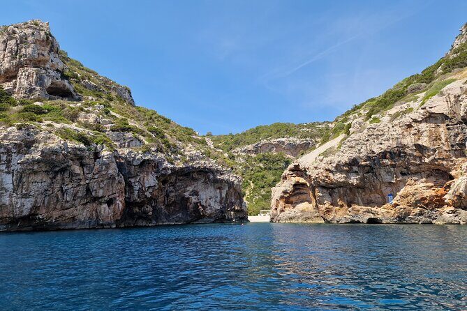 BLUE CAVE & 5 islands tour from Hvar - FAQs
