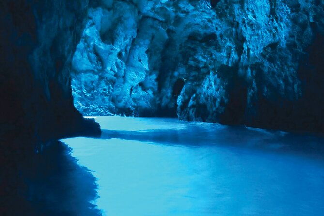 blue-cave-and-caves-discovery-dubrovnik-group-tour-by-boat