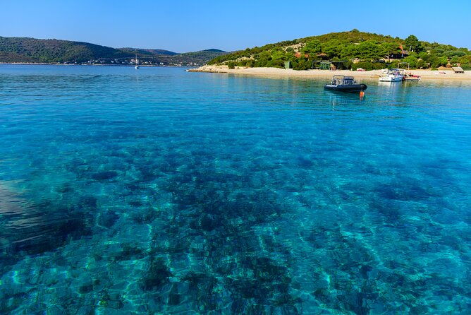 blue-cave-and-town-hvar-with-5-island-boat-tour