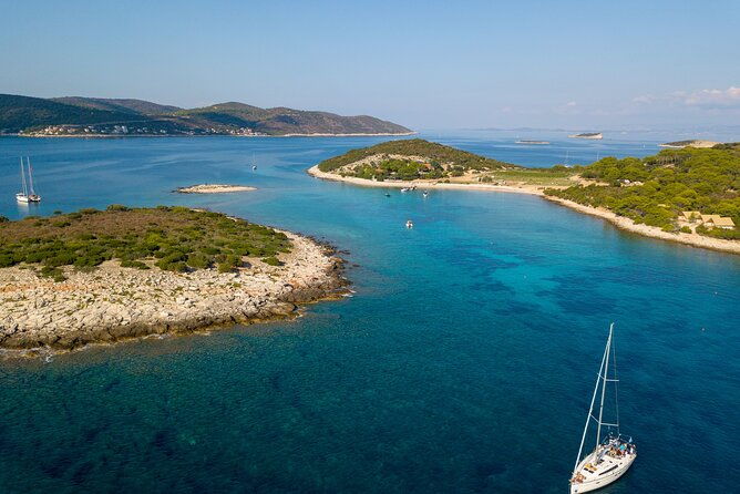 blue-cave-and-town-hvar-with-5-island-boat-tour