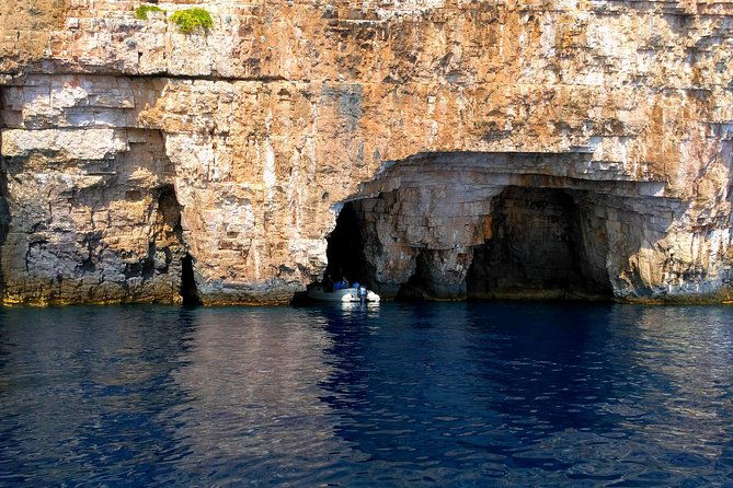 blue-cave-hvar-five-islands-private-speedboat-tour