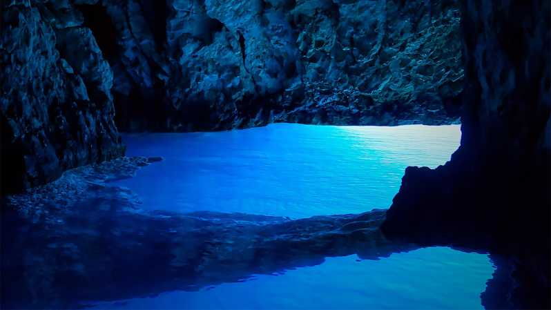 blue-cave-hvar-island-paklenjaci-private-speedboat-tour