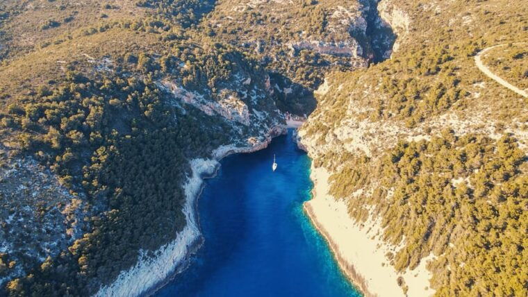 blue-cave-hvar-island-paklenjaci-private-speedboat-tour
