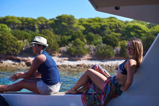 blue-cave-komiza-stiniva-bay-budikovac-hvar-split-island-boat-tour