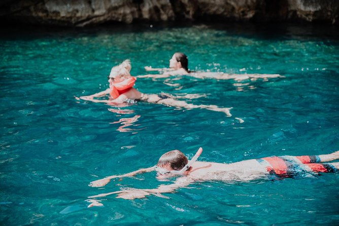 blue-cave-mamma-mia-and-hvar-5-islands-speedboat-tour