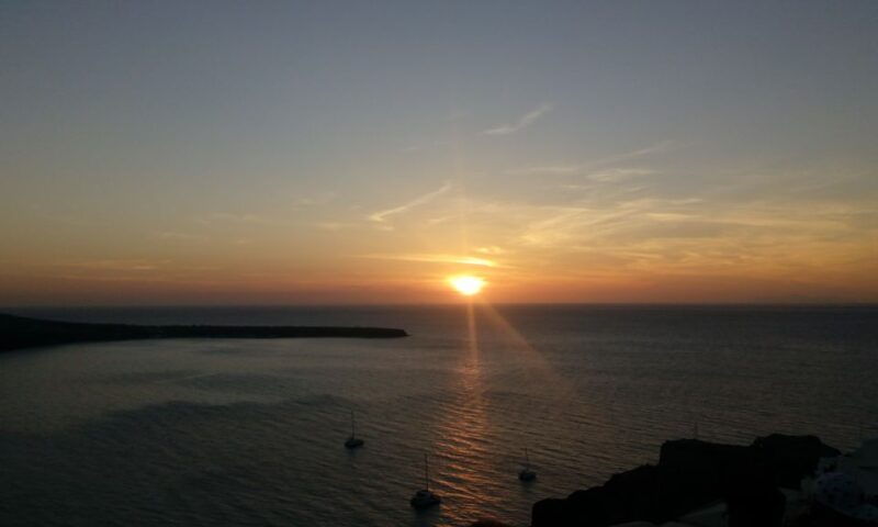 blue-dome-and-oia-sunset-small-group-transfer-2