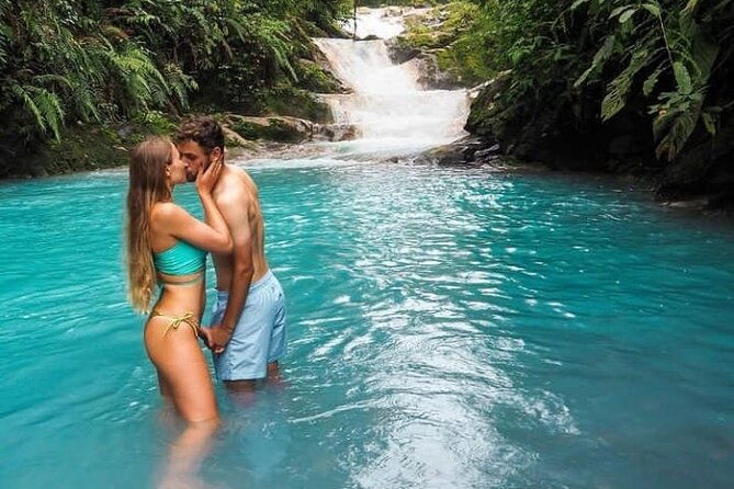 blue-falls-and-catarata-toro-hiking-tour