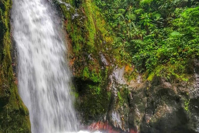 blue-falls-and-catarata-toro-hiking-tour