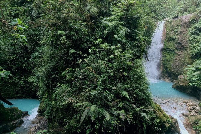 blue-falls-and-catarata-toro-hiking-tour
