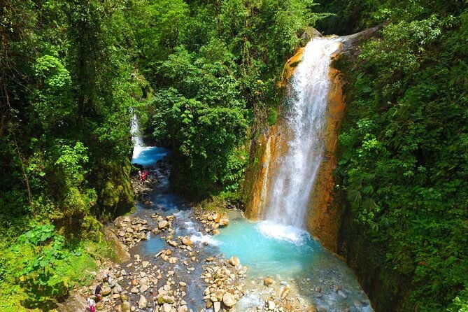blue-falls-and-catarata-toro-hiking-tour