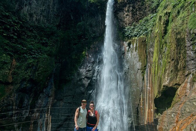 blue-falls-and-catarata-toro-hiking-tour