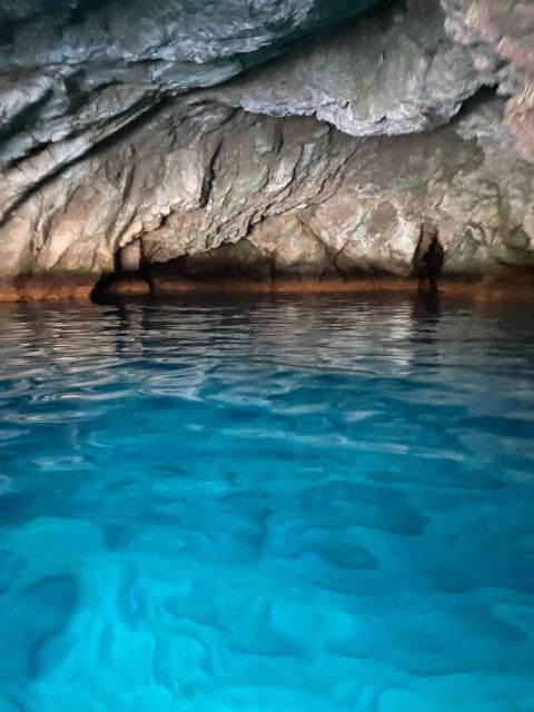 blue-green-cavesunj-beach-by-speedboat-with-small-group
