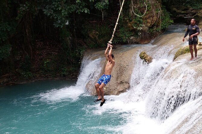 blue-hole-and-dunns-river-falls-the-number-one-rated-excursions