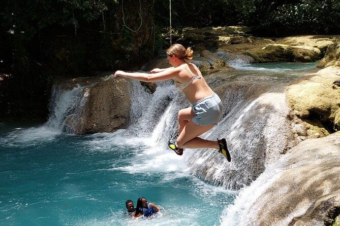 blue-hole-and-dunns-river-falls-the-number-one-rated-excursions