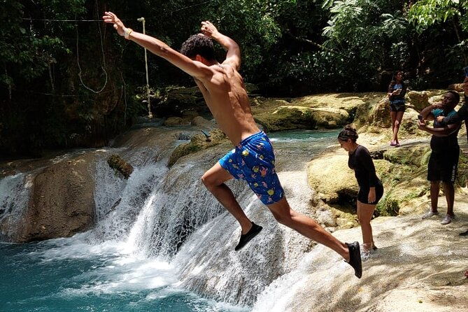 blue-hole-and-dunns-river-falls-the-number-one-rated-excursions