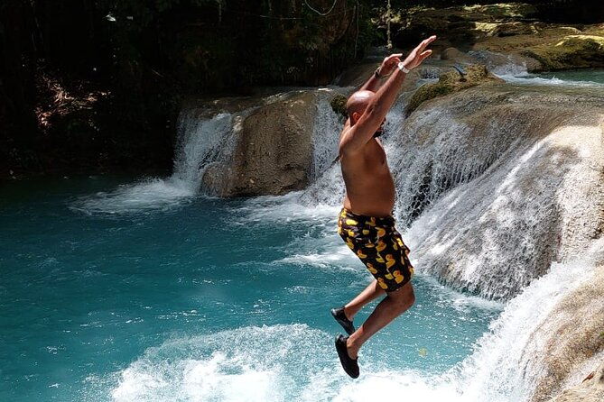 blue-hole-and-dunns-river-falls-the-number-one-rated-excursions