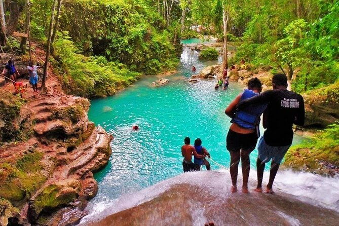 blue-hole-and-dunns-river-falls-tour-ocho-rios