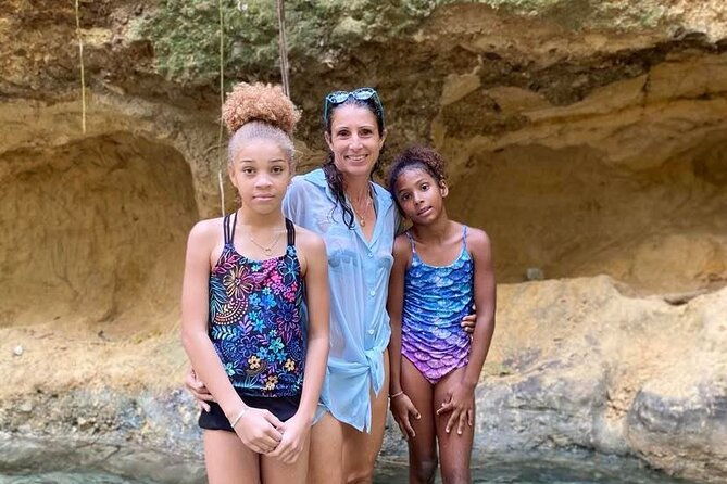 blue-hole-and-dunns-river-falls-with-french-tour-guide