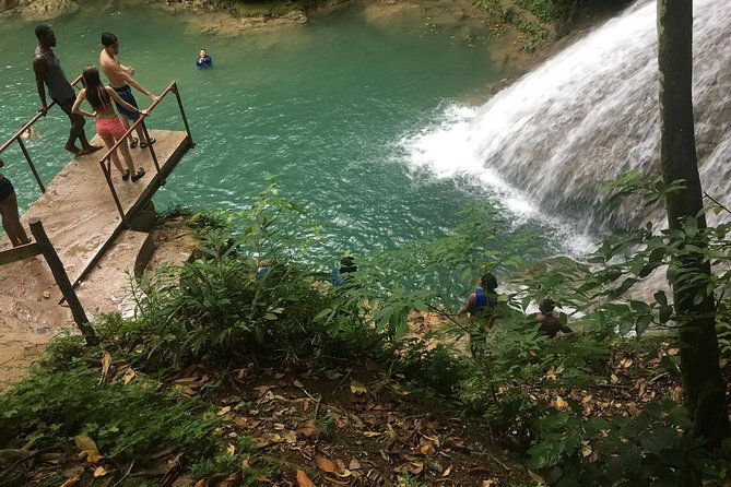 blue-hole-jamaica-sightseen-tour-included-transportation