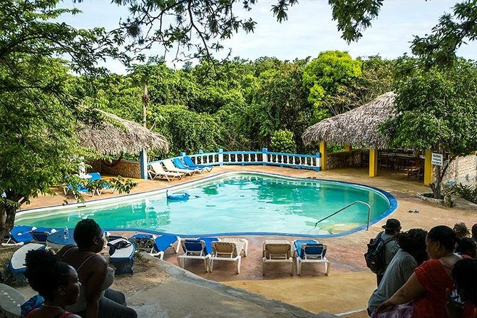 blue-hole-mineral-spring-and-ricks-cafe