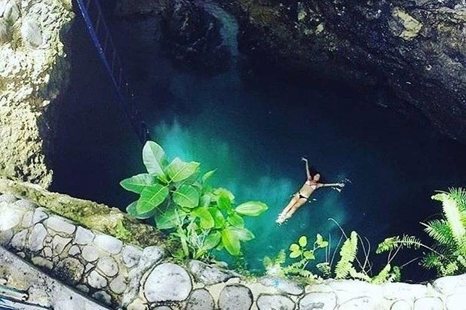 blue-hole-mineral-spring-and-ricks-cafe-private-tour