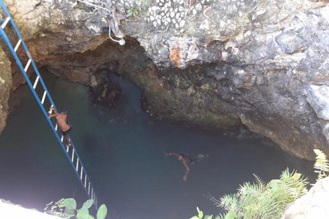 blue-hole-mineral-spring-and-ricks-cafe-private-tour