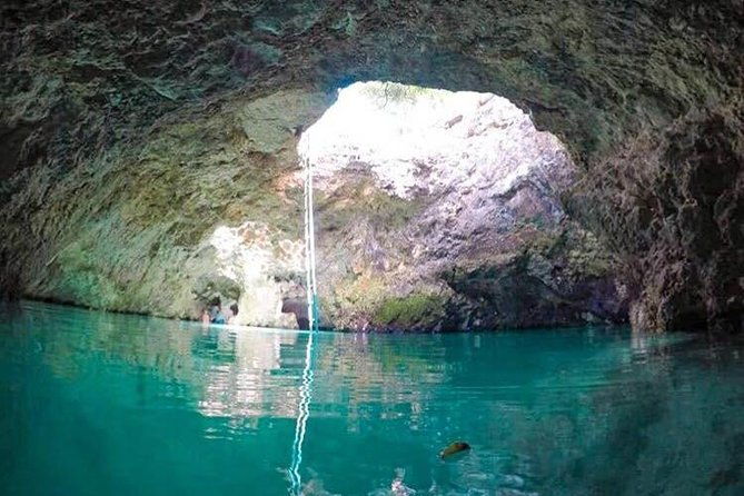 blue-hole-mineral-spring-ricks-cafe-7-mile-beach-and-shopping-private-tour