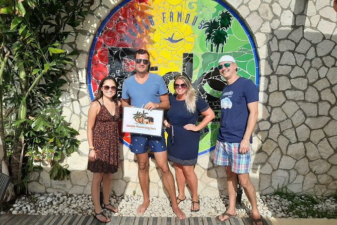 blue-hole-mineral-spring-seven-mile-beach-ricks-cafe-shopping-private-tour