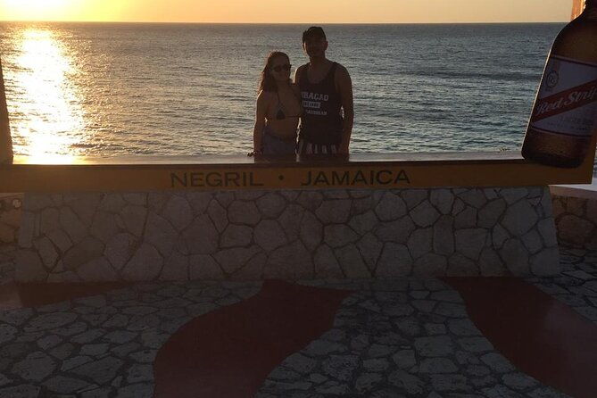 blue-hole-mineral-spring-seven-mile-beach-ricks-cafe-shopping-private-tour