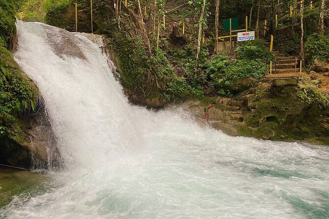 blue-hole-ocho-rios-day-trip-from-montego-bay